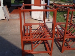 T�rol�- �s sz�ll�t� kont�nerek